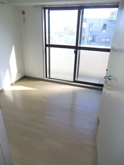 居室・リビング　明るい室内