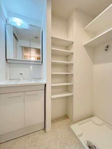 洗面設備　広い洗面スペース