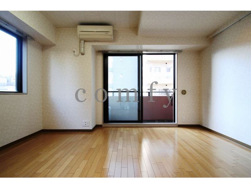 居室・リビング　２面採光で明るい居室