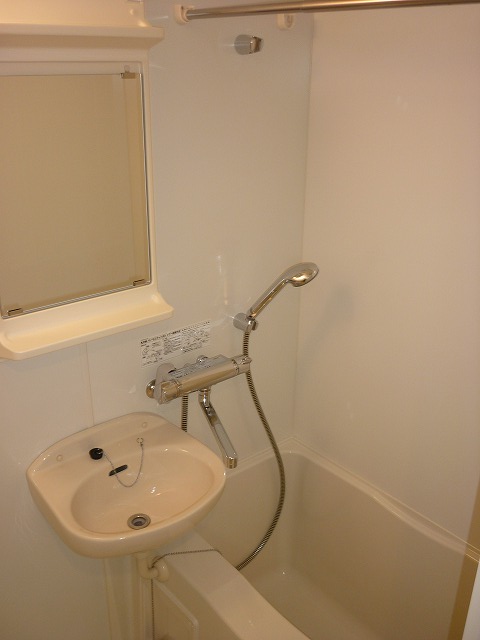 バス・シャワールーム　「バス・トイレ別です」