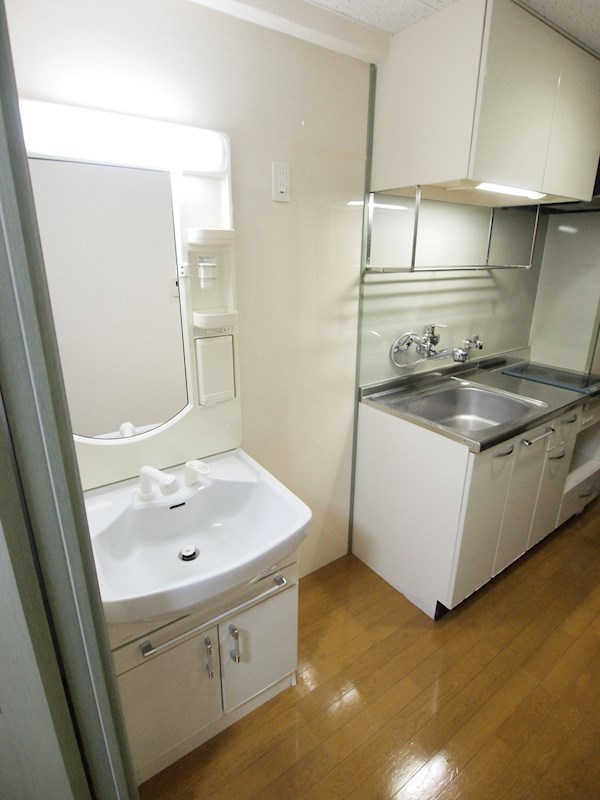 洗面設備　洗面あり。