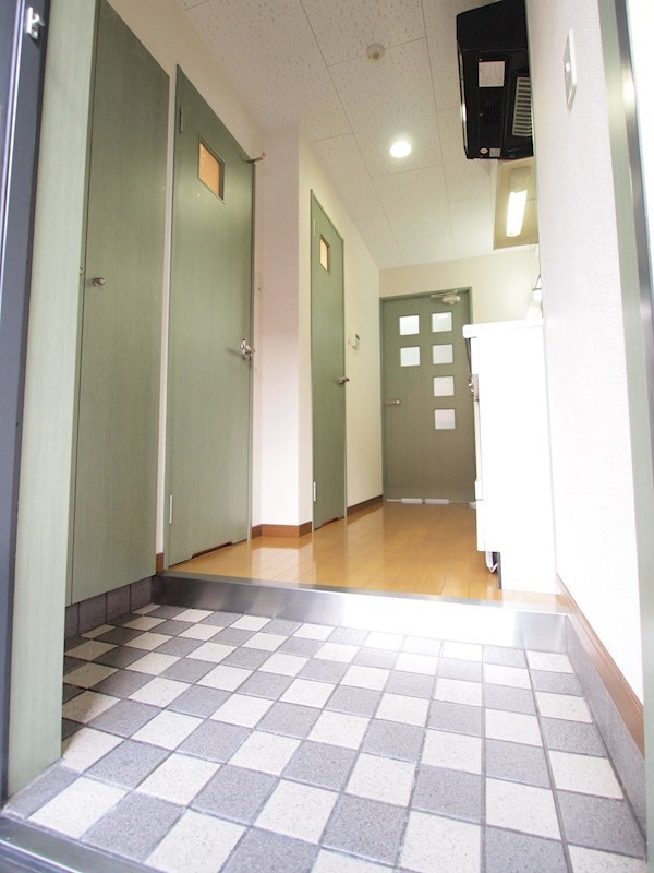 玄関　明るい玄関でお出迎え。