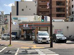 コンビニ　セブンイレブン岡山内山下1丁目店（コンビニ）まで325m