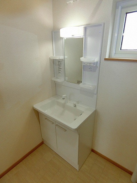 洗面設備　シャワードレッサー付きです！