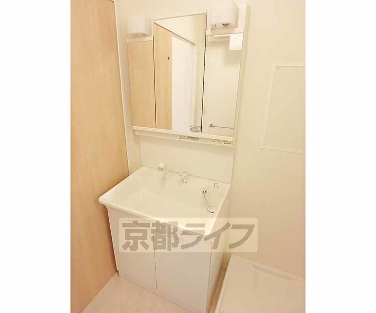 洗面設備　使いやすい洗面所です。