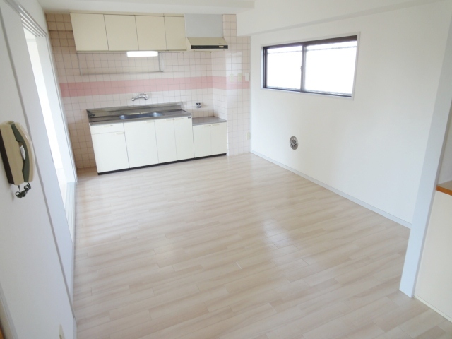 居室・リビング　同物件別号室