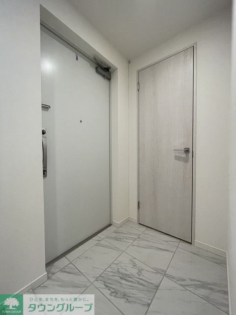玄関　※写真は同タイプ住戸です。