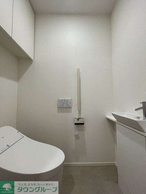 トイレ　※写真は同タイプ住戸です。