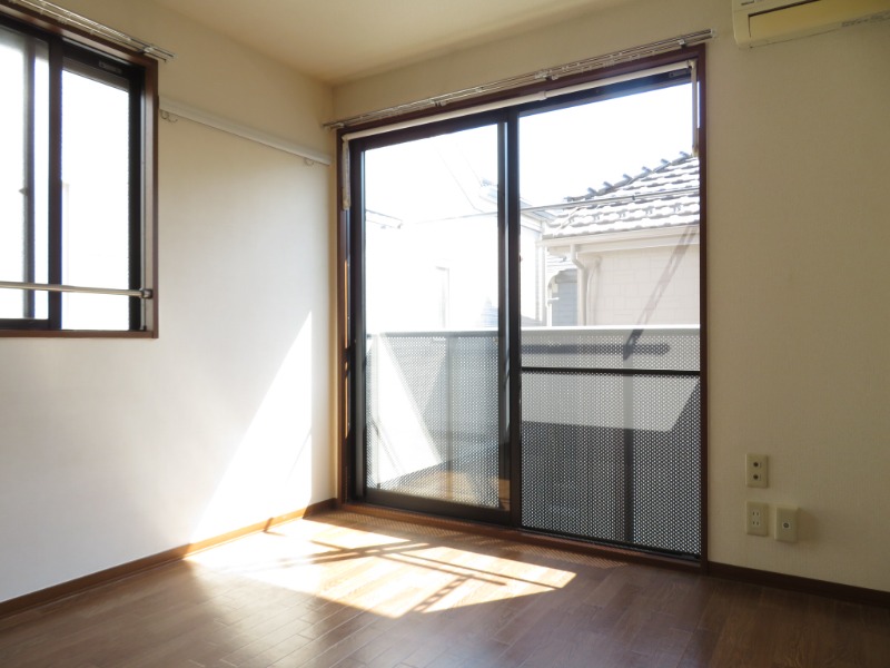 居室・リビング　※別号室の写真となります。