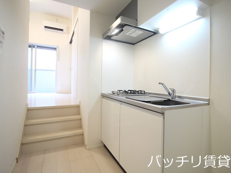 キッチン　別号室タイプの為、現状を優先致します。