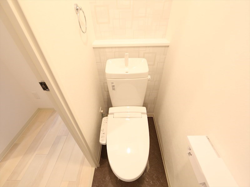 トイレ　温水洗浄暖房便座付トイレ