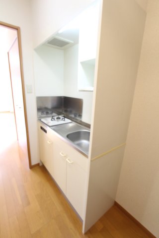 キッチン　コンパクトなキッチンで掃除もラクラク