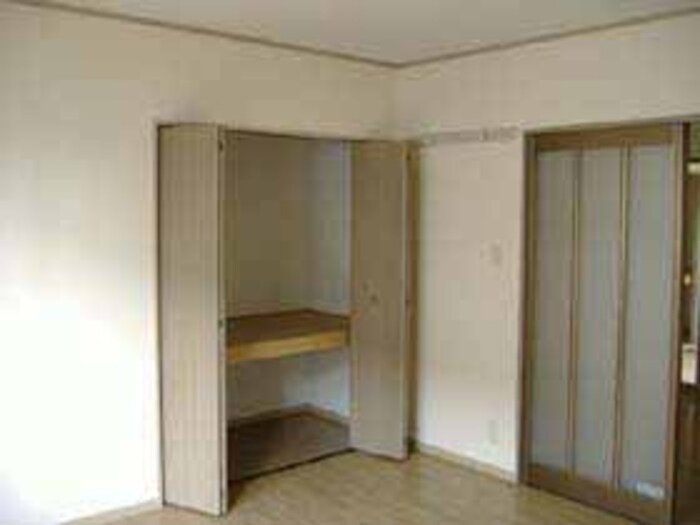 居室・リビング　B101：南東洋室