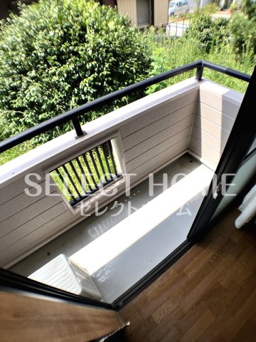 バルコニー　バルコニーからの眺めを楽しみながら食事をしませんか 同型タイ