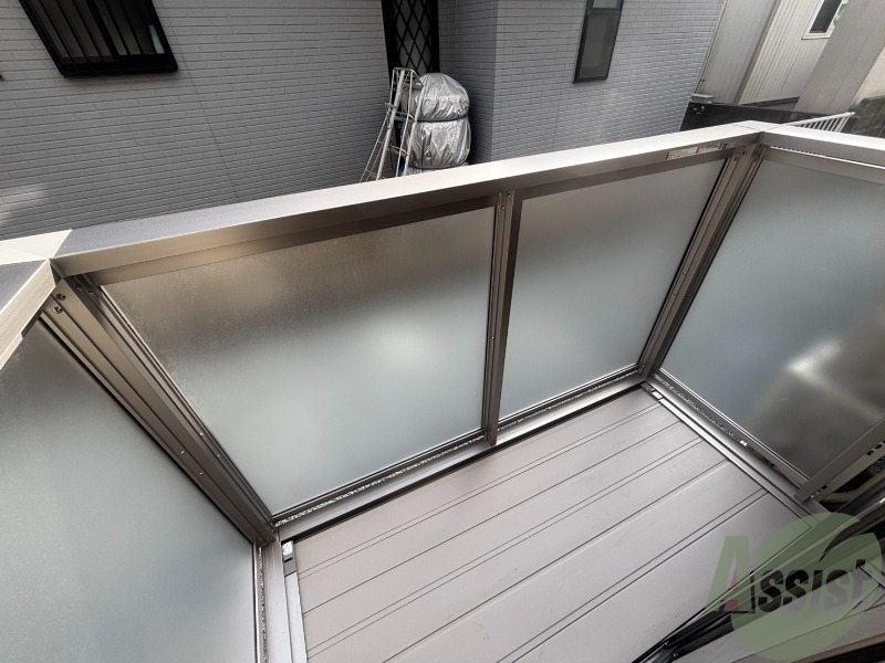 バルコニー　バルコニーは洗濯物を干すのに十分な広さがありますね。