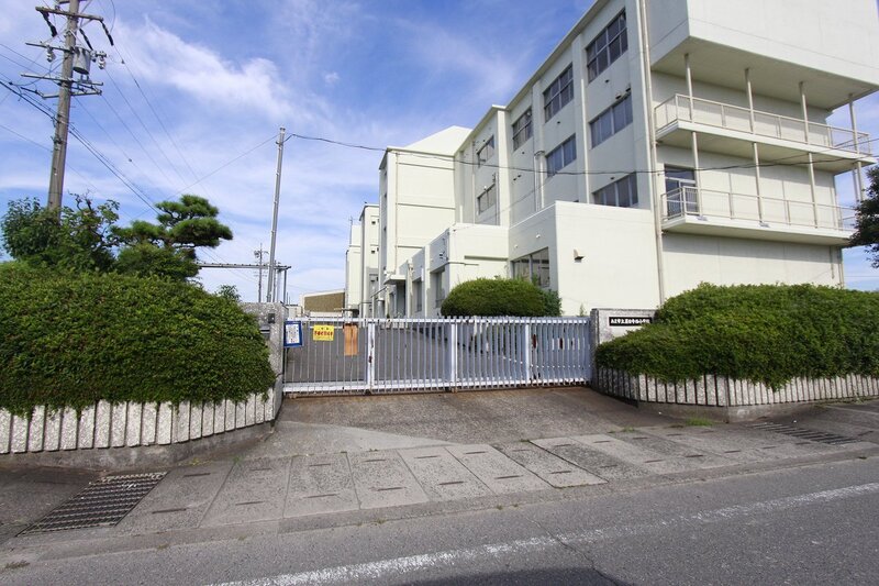 小学校　あま市立甚目寺西小学校（小学校）まで563m