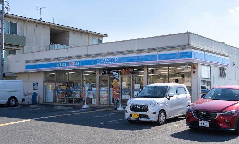 コンビニ　ローソン八潮駅南店（コンビニ）まで890m