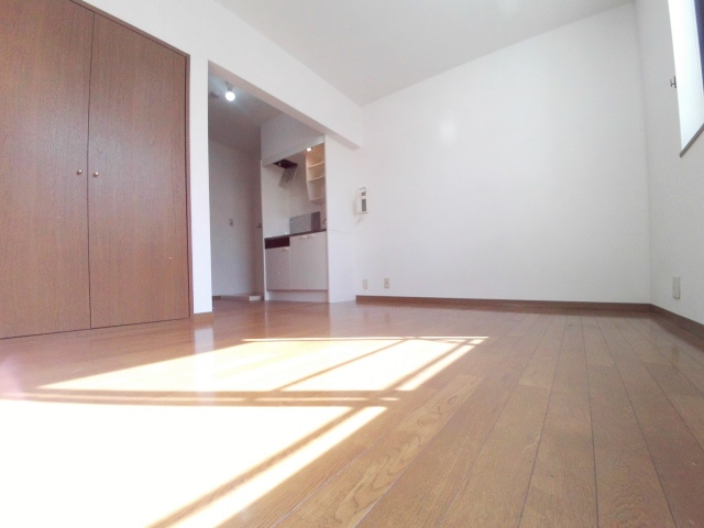 居室・リビング　一人暮らしには十分な広さ