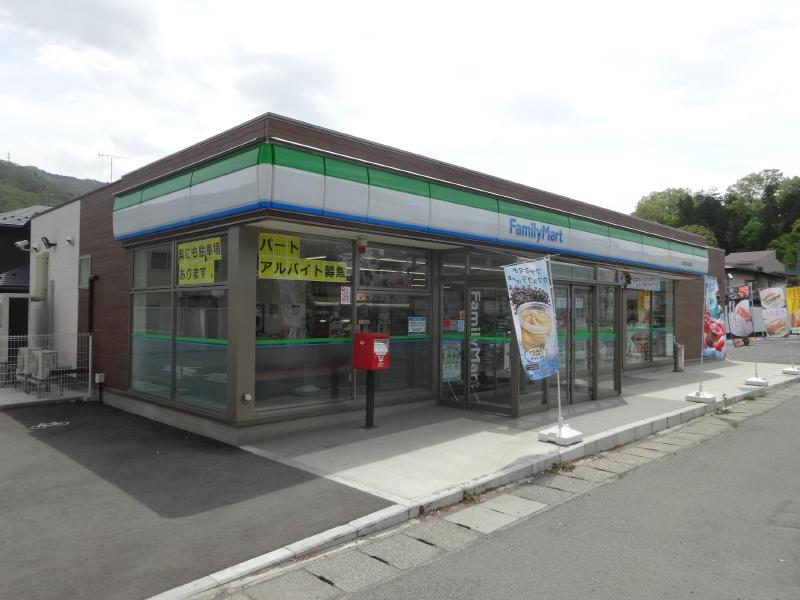 コンビニ　ファミリーマート山形沼の辺町店（コンビニ）まで1200m