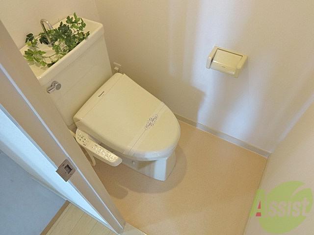 トイレ　ウォシュレットも付いてますよ。やっぱりウォシュレットですよね