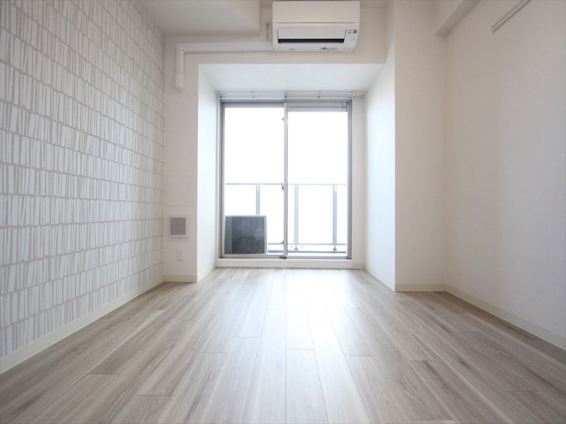 バルコニー　洋室7.1帖　エアコン完備　クローゼット付　バルコニー