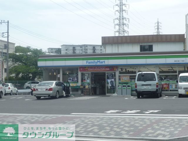 コンビニ　ファミリーマート（コンビニ）まで590m