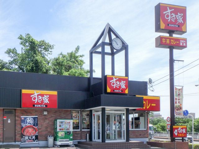 飲食店　すき家（飲食店）まで560m