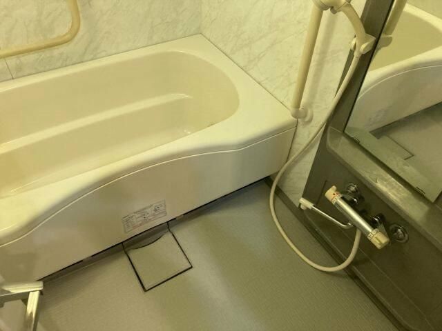 バス・シャワールーム　コンパクトで使いやすいお風呂です