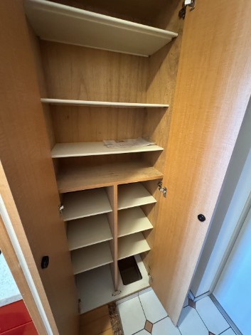 玄関　写真は別号室です。現況優先になります。