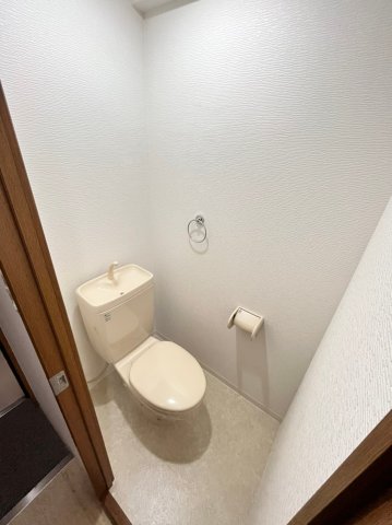 トイレ　別号室の画像です。ご参考下さい。