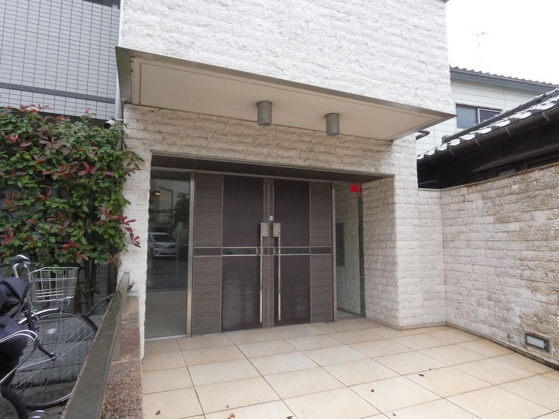 エントランス　毎日通るエントランスはこのようになっています♪