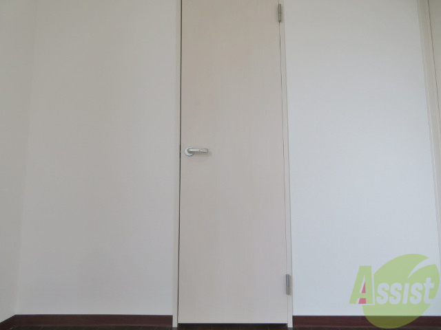 収納　こちらの扉はウォークインクローゼットになってますよ。