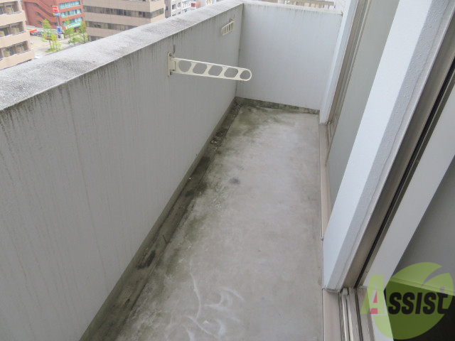 バルコニー　広めのバルコニーは洗濯物が沢山干せますね。