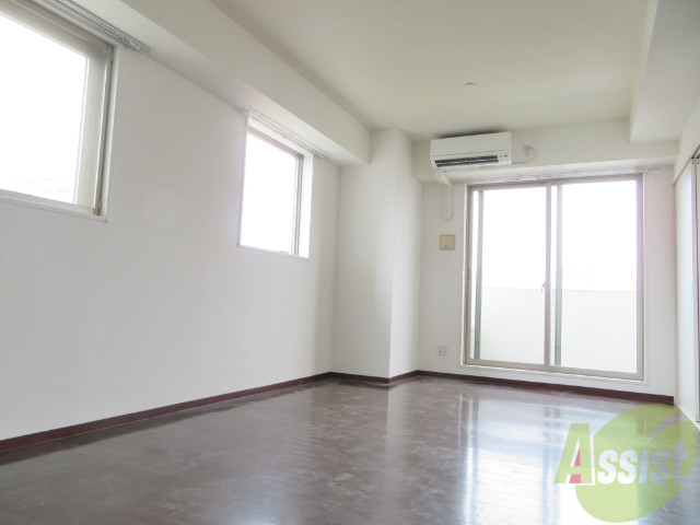 居室・リビング　白基調の壁は、明るく広く感じて気持ちが良いですね。