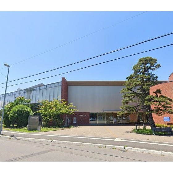 図書館　函館市中央図書館（図書館）まで672m