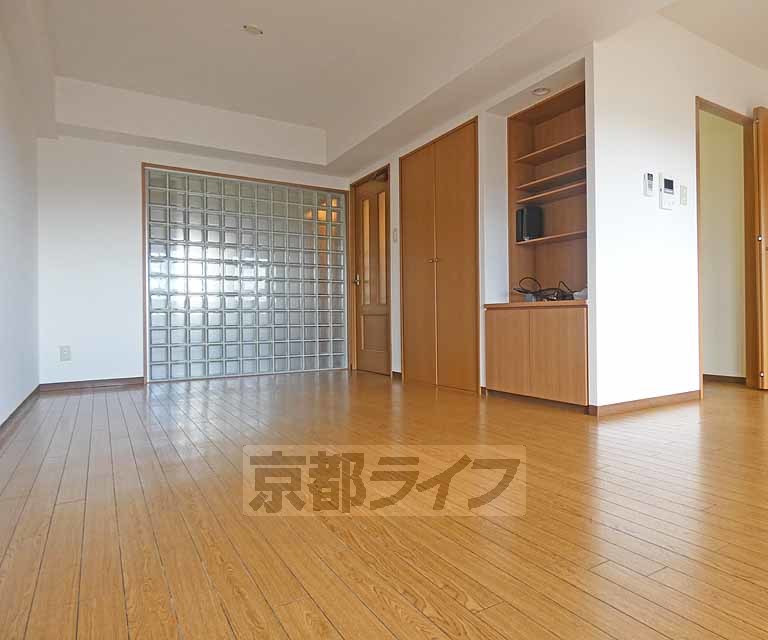 居室・リビング　広々としたキッチンです。