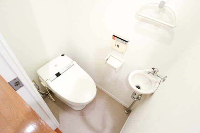 トイレ　別号室のものになります。現状優先。