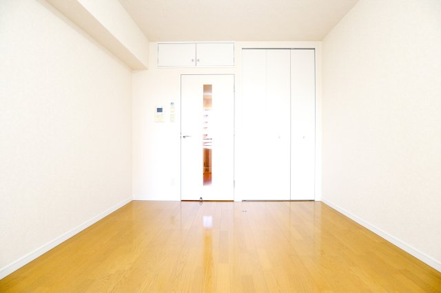 居室・リビング　別号室のものになります。現状優先。