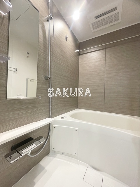 バス・シャワールーム　雨の日でも安心の浴室乾燥機付きです