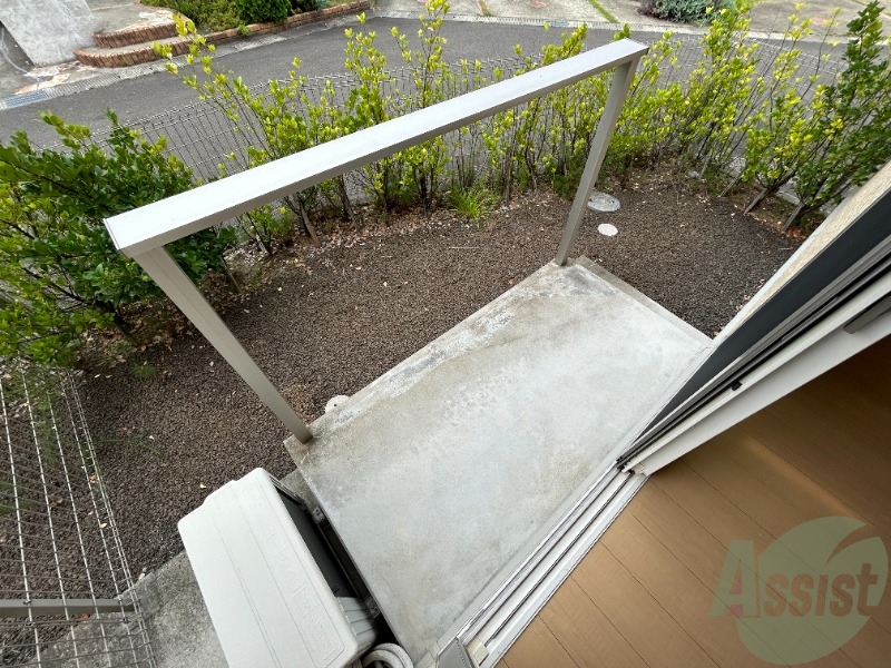 バルコニー　バルコニーは洗濯物がはかどりそうな広さがありますよ。