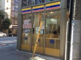 コンビニ　ミニストップ 南青山6丁目店（コンビニ）まで317m