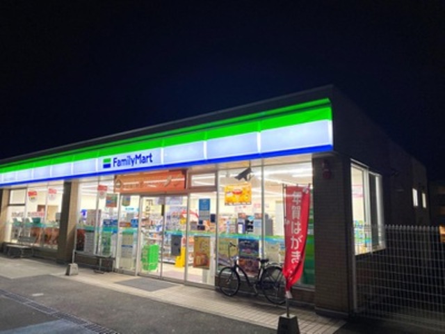 コンビニ　ファミリーマート和歌山六十谷店（コンビニ）まで608m