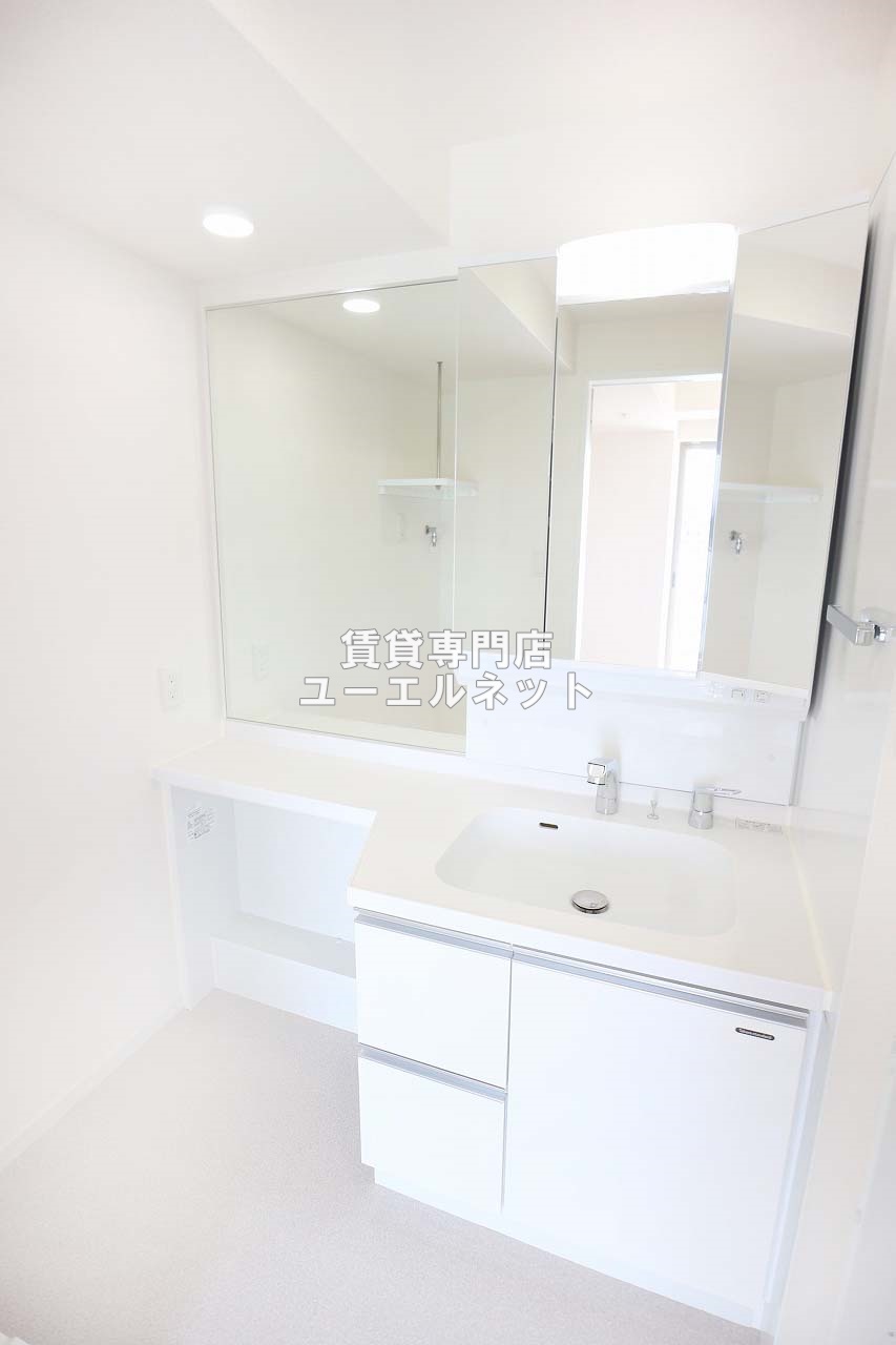 洗面設備　清潔感ある独立洗面台で毎日気持ちよく♪