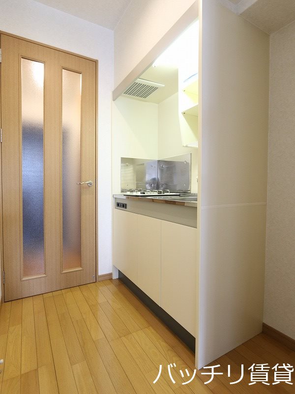 キッチン　別号室タイプの為、現状を優先いたします