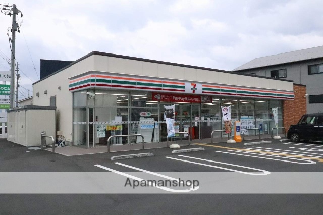 コンビニ　セブンイレブン鳥取的場店（コンビニ）まで711m
