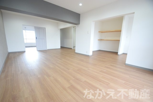 居室・リビング　こちらのリビングで趣味の時間をお楽しみください