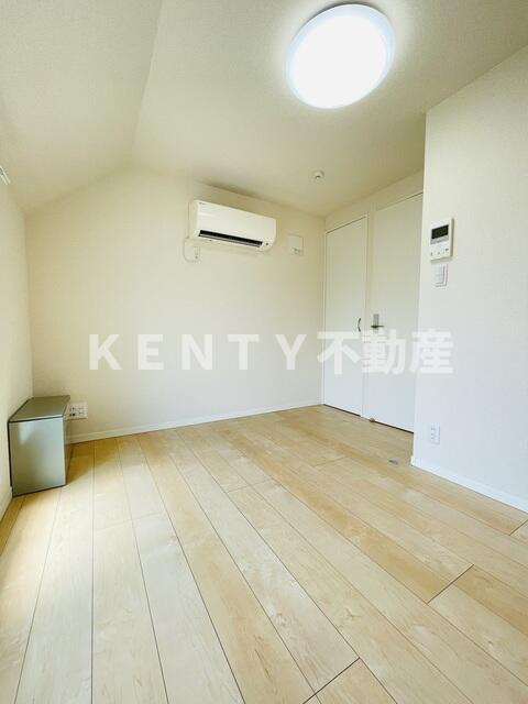 その他部屋・スペース　広くて明るい寝室