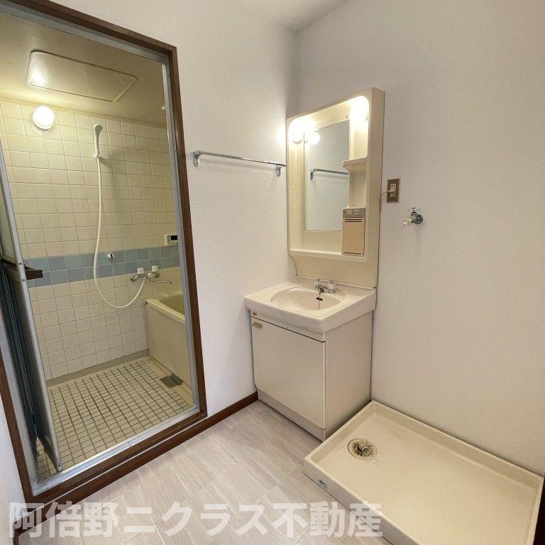 その他　内装は別部屋の参考写真です。