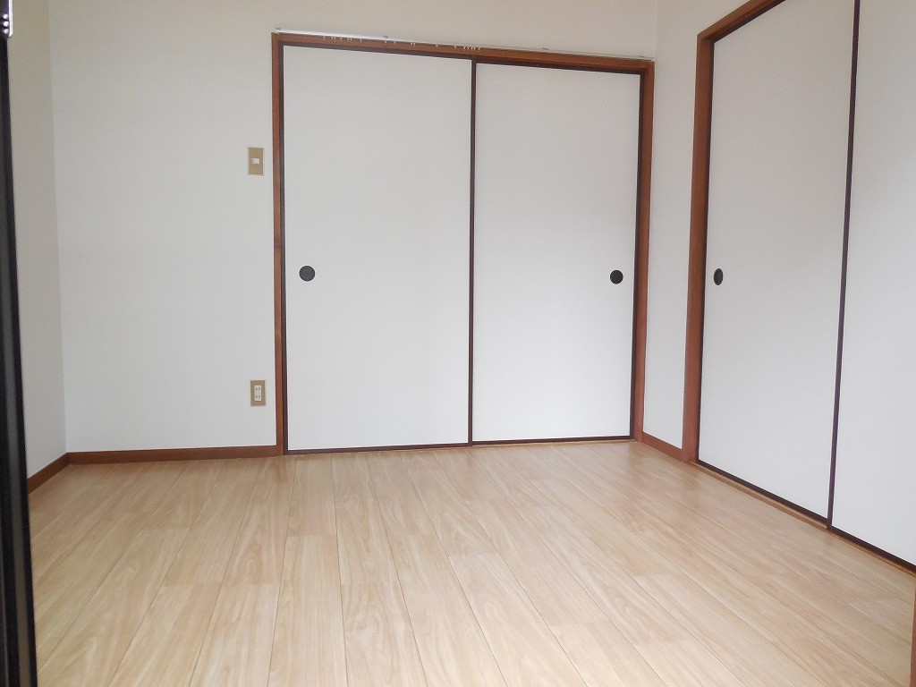 収納　内装は別部屋の参考写真です。