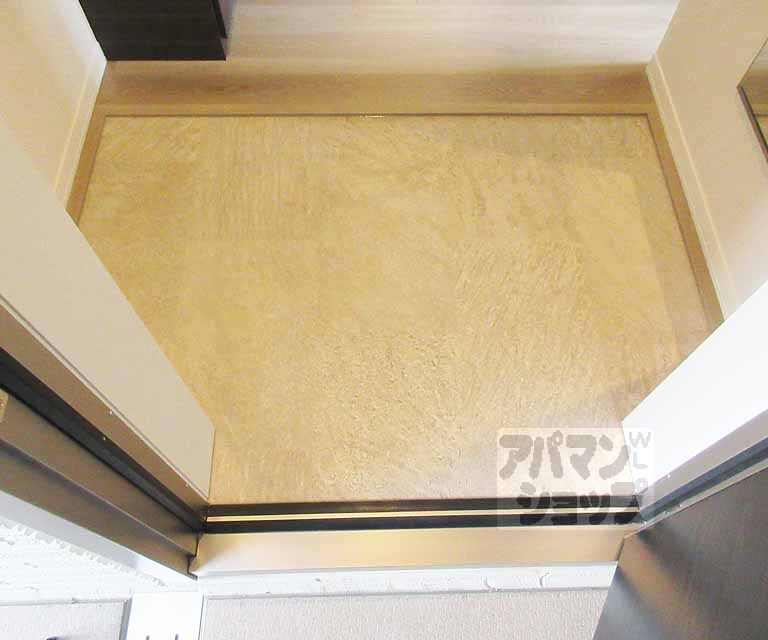 玄関　玄関はコチラです